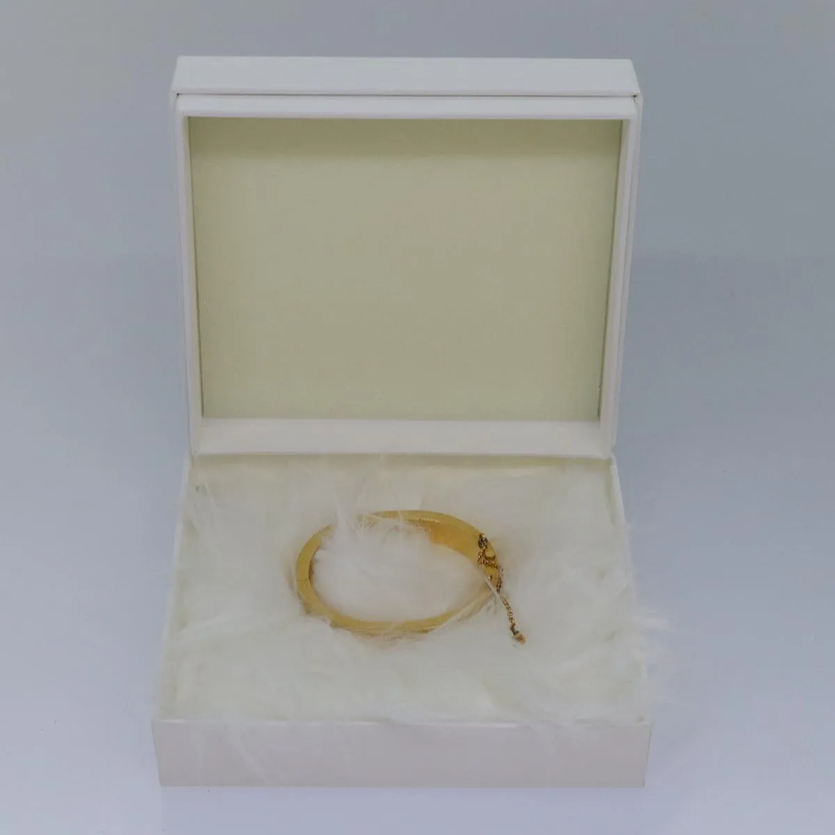 CELINE Bracelet metal Gold Auth ar12232