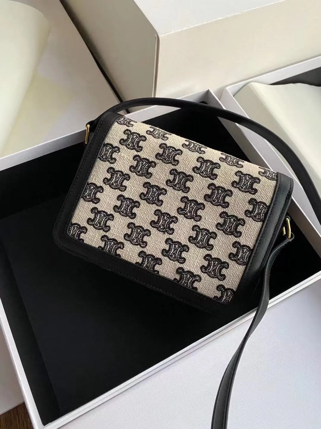 CL060 S:7.3x5.5x2.4inch   M:8.7x6.5x3inch