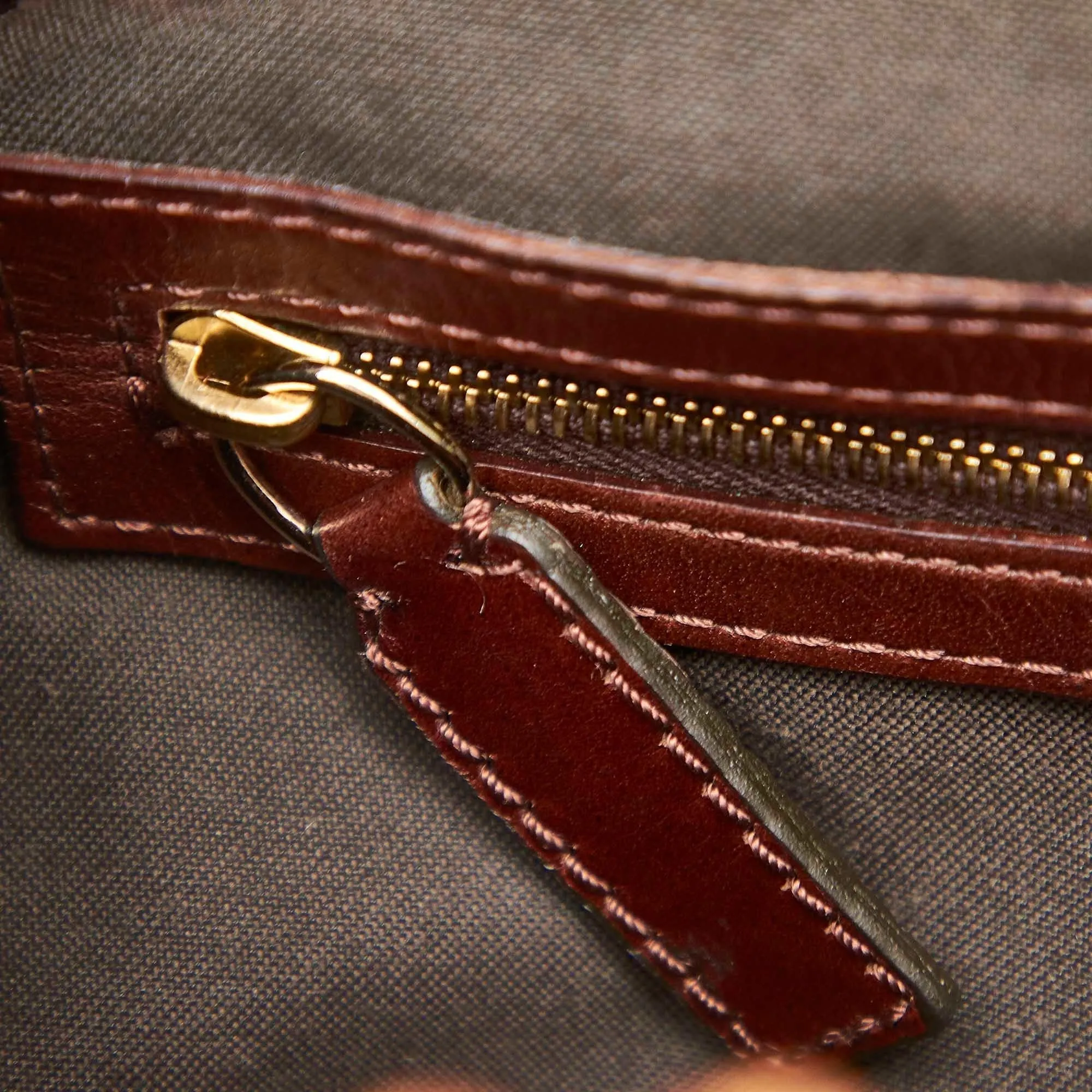 Fendi Leather Handbag (SHG-31690)