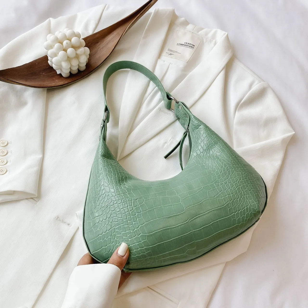 Style Fashionable Texture One-Shoulder Messenger Bag