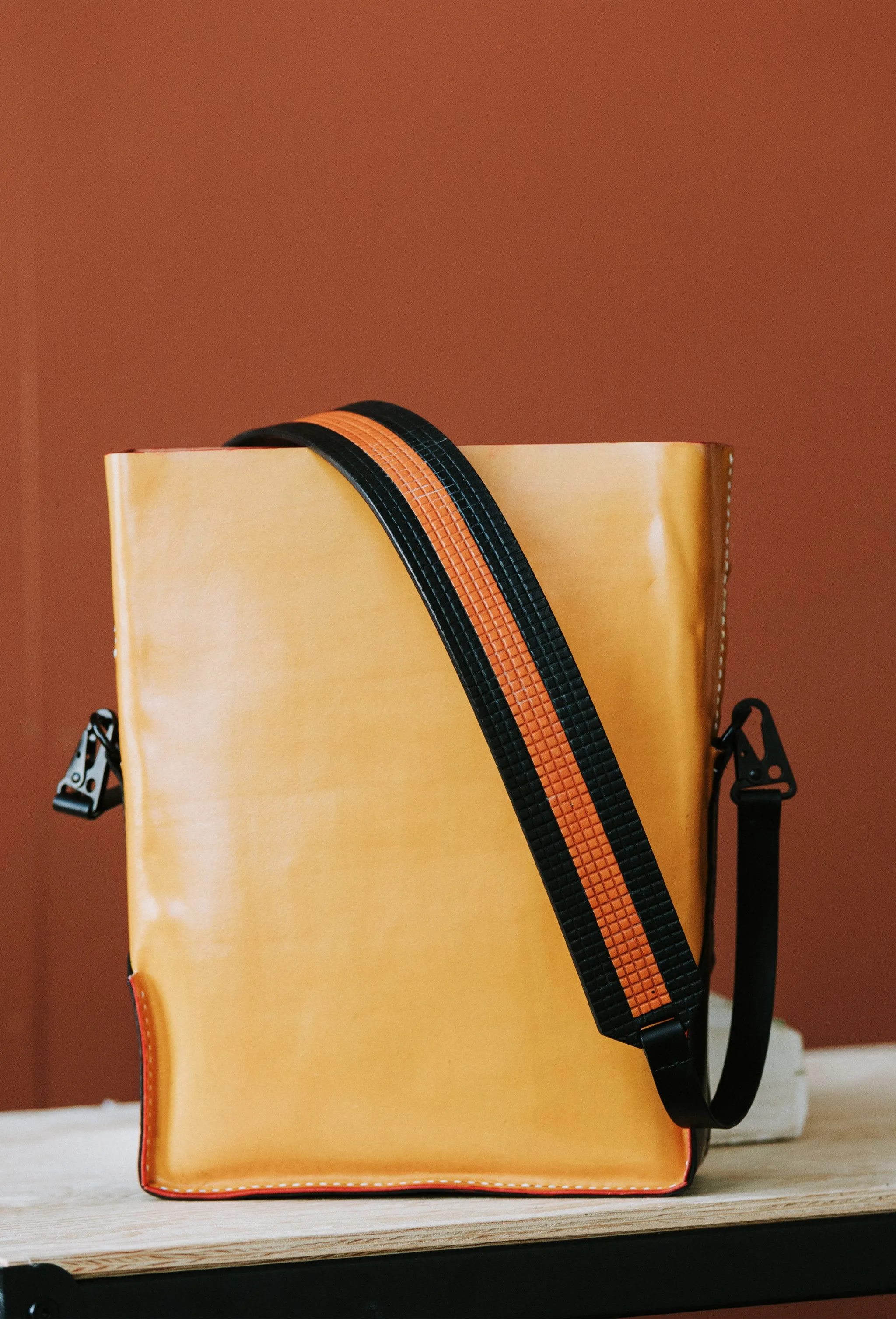 YORKER Big Crossbody
